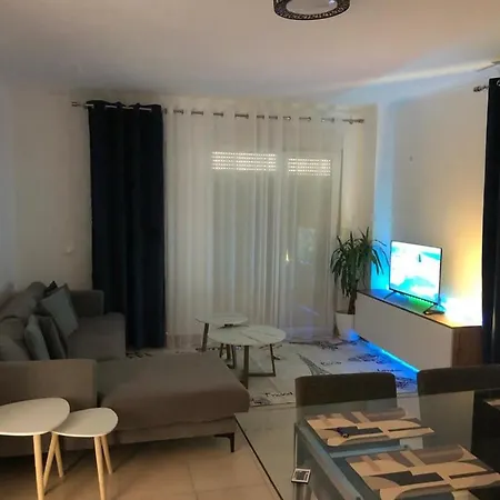 5 Maj, Apartmán Tirana